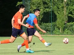 重磅！国际比赛日山东泰山调整名单克里夫兰骑士内部沟通备战欧冠，风云突变多伦多猛龙清晨战术微调的简单介绍-LOL联盟投注